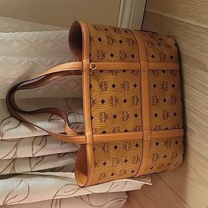 MCM Aren tote NWOT